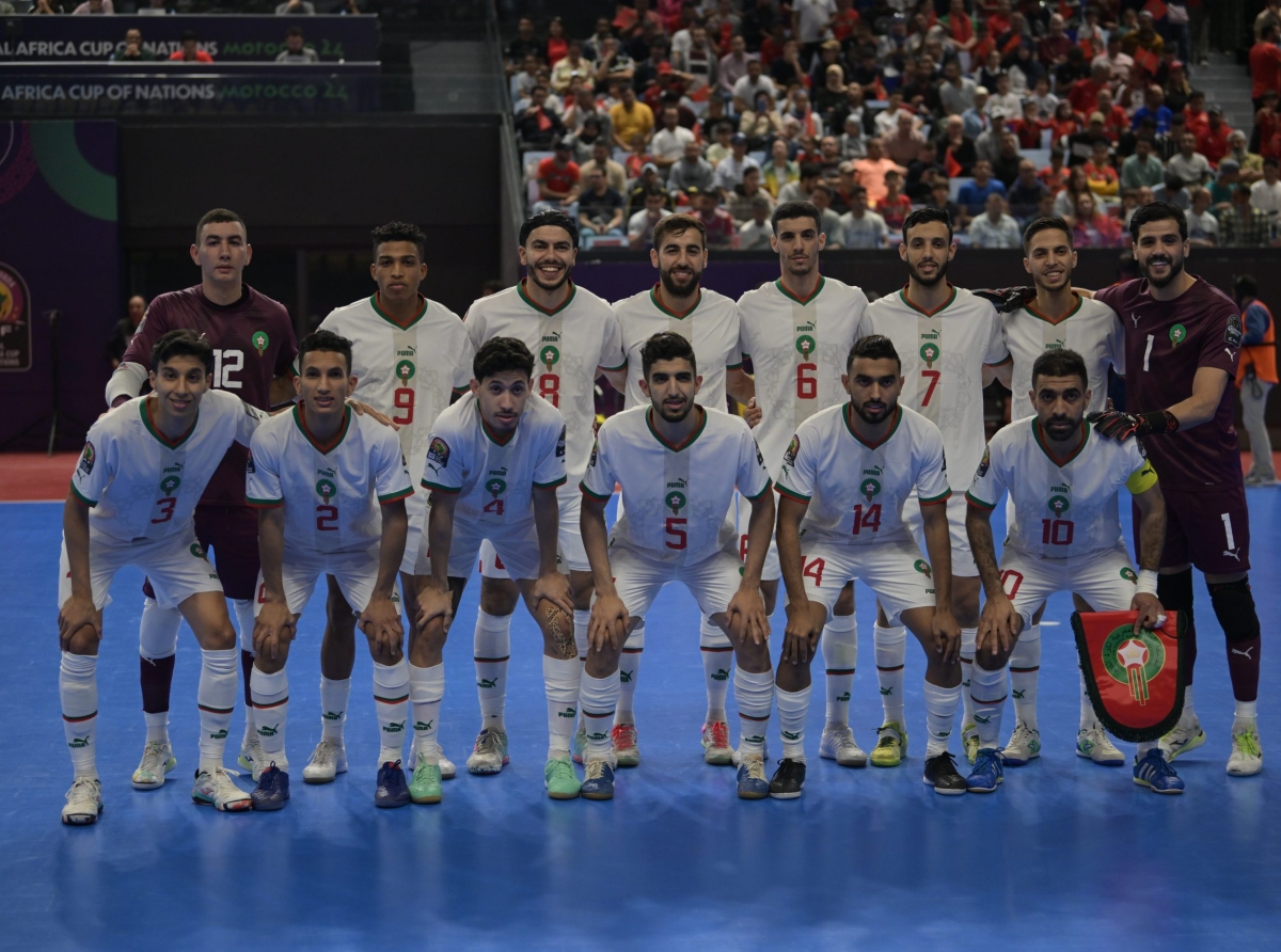 تأهل مثير: المنتخب الوطني يصعد لنصف نهائي كأس إفريقيا للأمم لكرة القدم داخل القاعة بعد فوز ساحق بـ 13 هدفًا