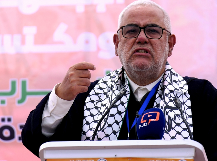 بنكيران..بحال اللي قالينا  اخنوش كيربينا وكيربيكم معنا...خاصكم تفهمو المراركة.. اخنوش اش داك السياسة
